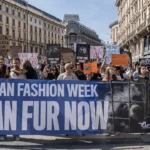 Dans les coulisses de la marche antifourrure qui a secoué la Fashion Week de Milan Dans les coulisses de la marche antifourrure qui a secoué la Fashion Week de Milan