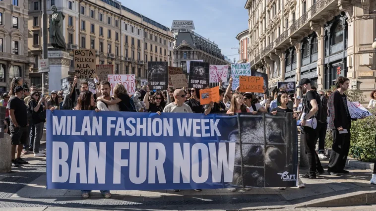 Dans les coulisses de la marche antifourrure qui a secoué la Fashion Week de Milan Dans les coulisses de la marche antifourrure qui a secoué la Fashion Week de Milan