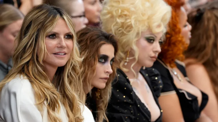 Tous les meilleurs looks des célébrités à la Fashion Week de Paris Tous les meilleurs looks des célébrités à la Fashion Week de Paris