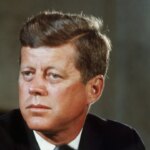 Derrière la porte tournante de la Maison Blanche de John F. Kennedy : les maîtresses, Marilyn Monroe et ce que Jackie savait Derrière la porte tournante de la Maison Blanche de John F. Kennedy : les maîtresses, Marilyn Monroe et ce que Jackie savait