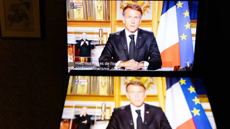 Emmanuel Macron s'adresse à la nation suite aux violentes manifestations à travers la France Emmanuel Macron s'adresse à la nation suite aux violentes manifestations à travers la France