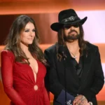 Elizabeth Hurley et Billy Ray Cyrus seraient fiancés Elizabeth Hurley et Billy Ray Cyrus seraient fiancés