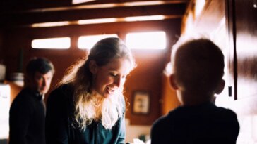 Vous pouvez voir tout ce que vous devez savoir sur Elizabeth Holmes en regardant ses vêtements