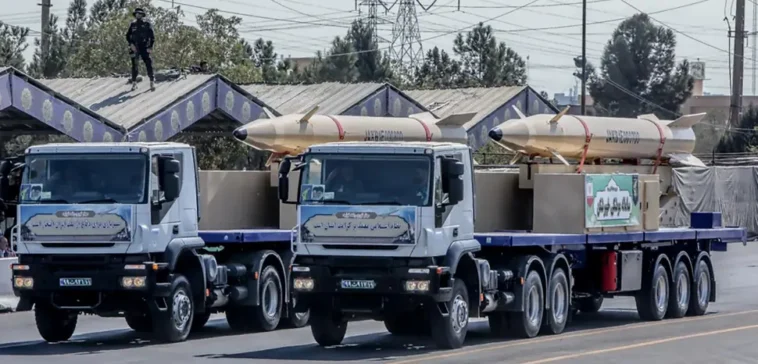 De la guerre par procuration à la dissuasion directe : l’Iran est-il en train de redéfinir sa stratégie régionale ? Kheibar Shekan missiles on trucks at the Sacred Defence Week armed forces parade, Tehran, September 22, 2023 (Photo by Mohammad Hossein Ghanbarian / SNN), Attribution licence, modified, https://commons.wikimedia.org/wiki/File:Kheibar_Shekan_missiles_Sacred_Defence_Week_parade_2023.jpg