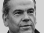 Lachlan Murdoch nage avec les requins. En fait.