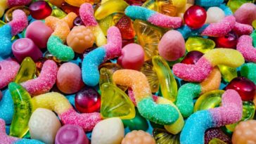 Manger trop de sucre avec des antibiotiques pourrait détruire les bactéries intestinales utiles