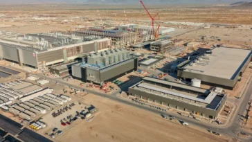 TSMC Fab 21 under construction in Phoenix, Arizona, November 5, 2023 (Hunter Trick), CC BY-SA 4.0, modified, https://commons.wikimedia.org/wiki/File:231105-1_TSMC_Fab_21_construction.jpg