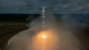 A Soyuz-2.1b rocket launches the Meteor-M 2-2 weather satellite from Vostochny Cosmodrome, Russia, July 5, 2019. Photo by Glavkosmos Launch Services, CC BY-SA 4.0, modified, https://commons.wikimedia.org/wiki/File:%D0%9F%D1%83%D1%81%D0%BA_%D0%A1%D0%BE%D1%8E%D0%B7-2.1%D0%B1_-_%D0%9C%D0%B5%D1%82%D0%B5%D0%BE%D1%80-%D0%9C_2-2.jpg