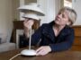 Une lampe achetée 4 euros dans un vide-grenier sʼest révélée signée dʼun designer coté en salle des ventes